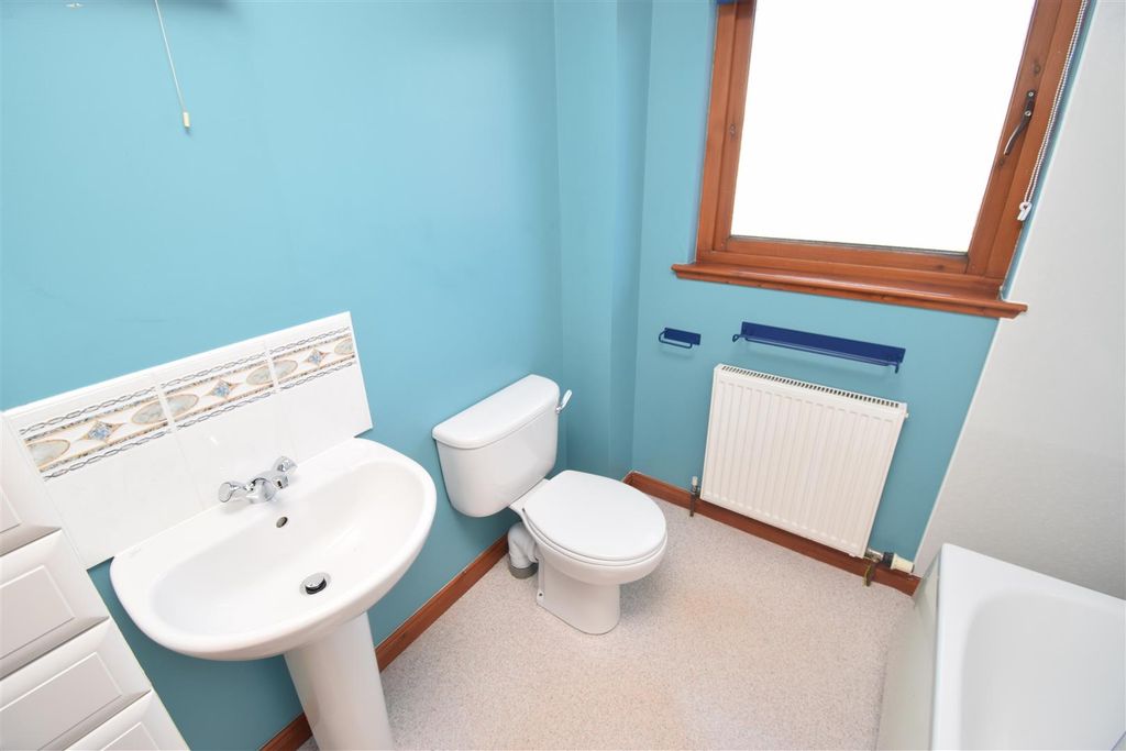 Property photo 3 of 16 Bathroom (2).Jpg