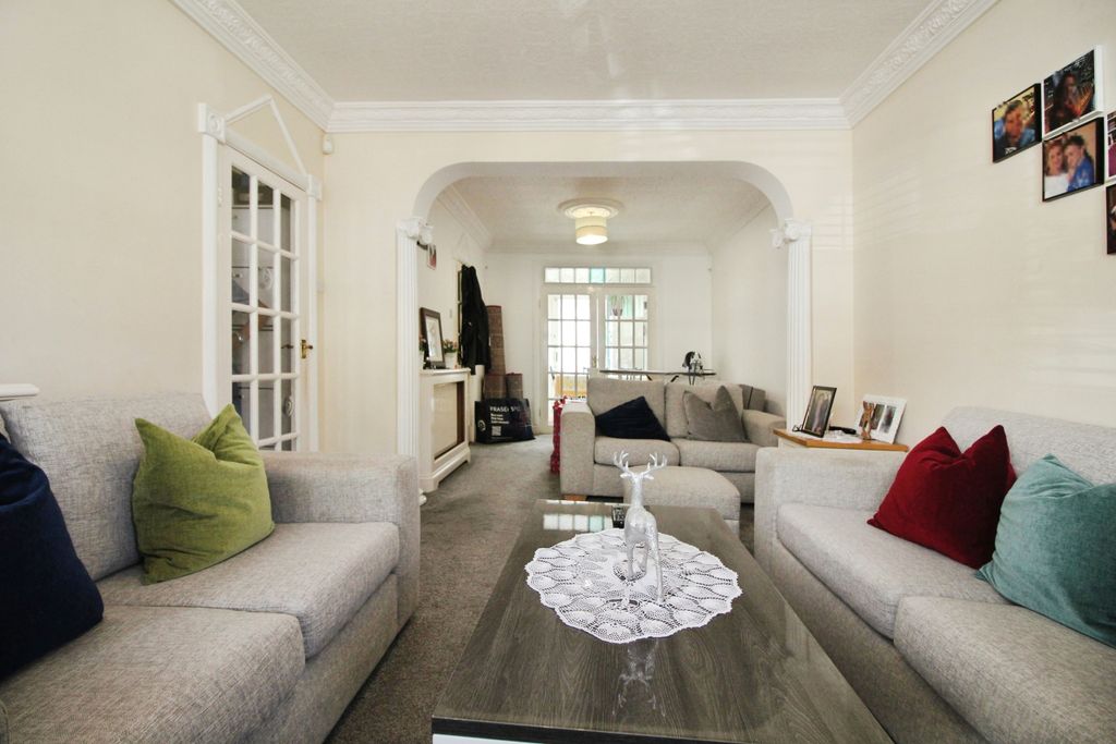 Property photo 3 of 17 Lounge 2.Jpg