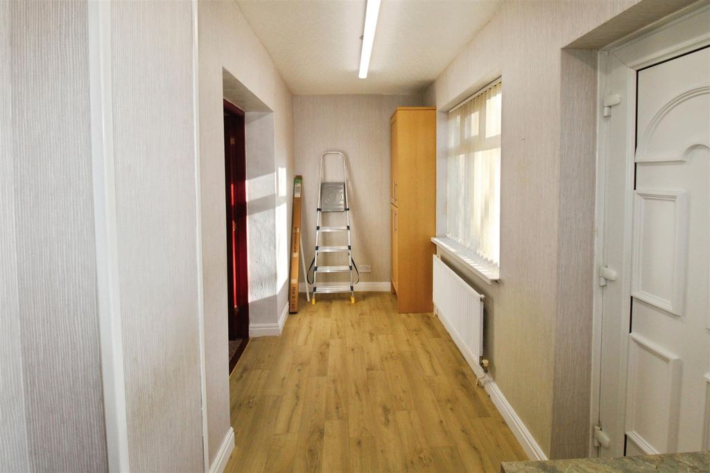 Property photo 2 of 19 Kitchen