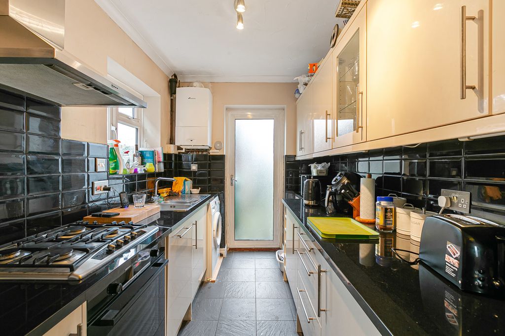 Property photo 3 of 15 Kitchen