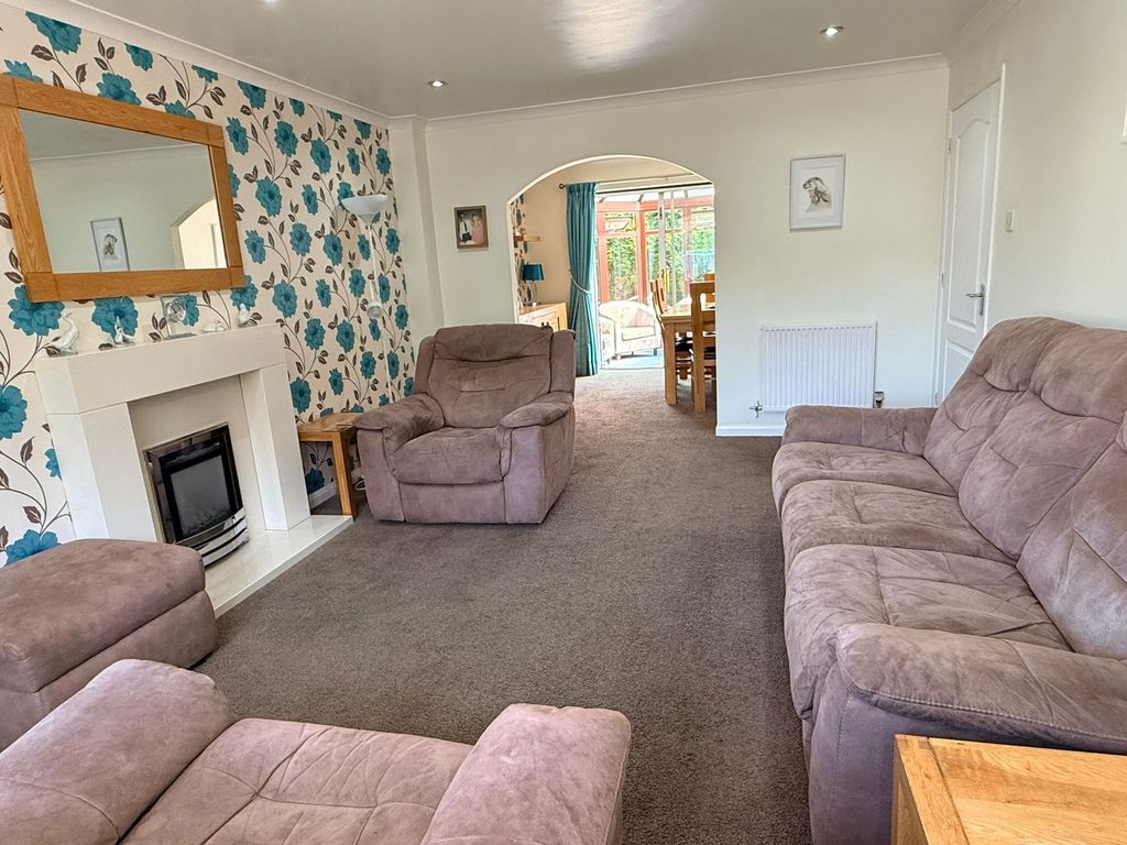 Property photo 2 of 28