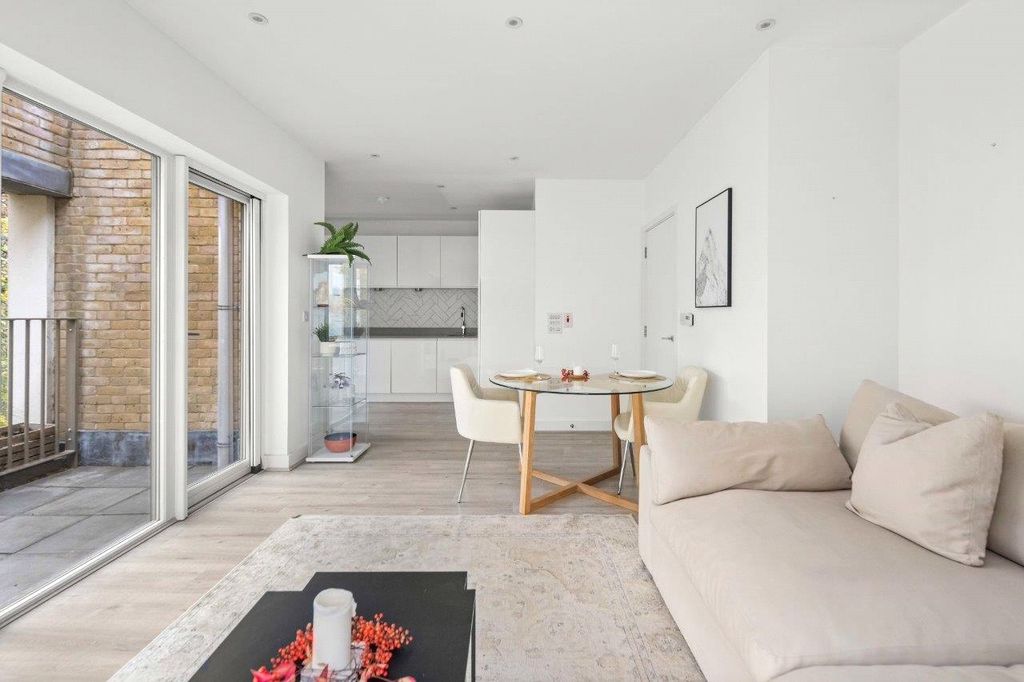 Property photo 2 of 27 Living Area/Kitchen