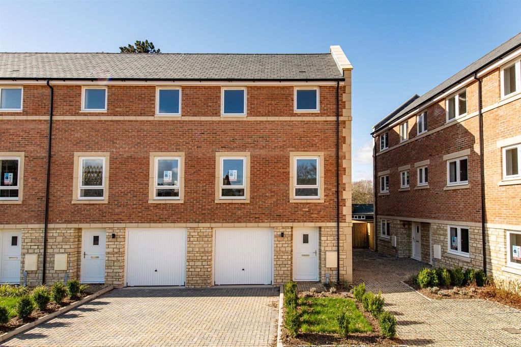 Property photo 1 of 12 Externals_4.Jpg