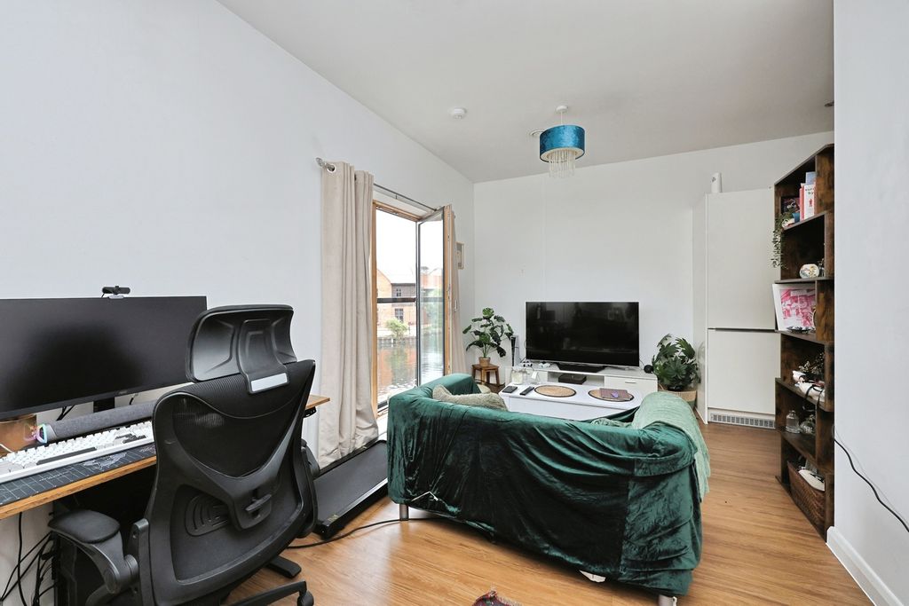 Property photo 2 of 6