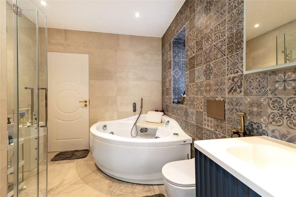 Additional image 13 of 3 bed flat for saleKingston Vale, London SW15