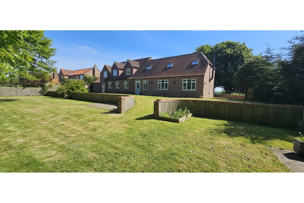 Property photo 1 of 19 Rear Garden