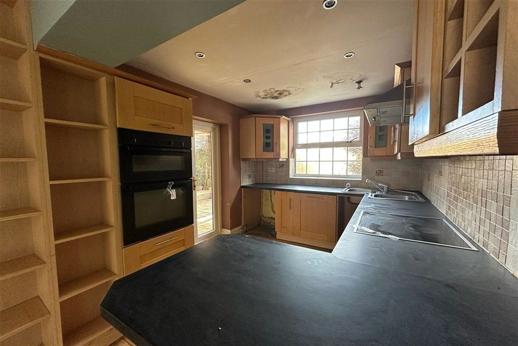 Property photo 3 of 13 Kitchen
