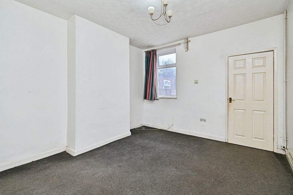 Property photo 2 of 15 Pbox-Img.Jpg