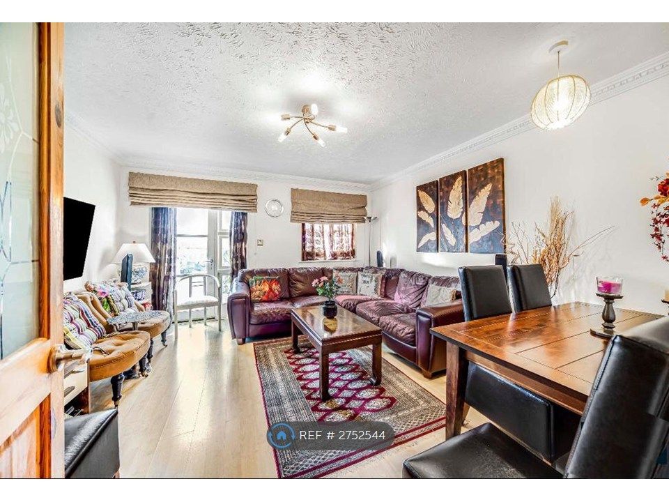 Property photo 1 of 16 Living Room