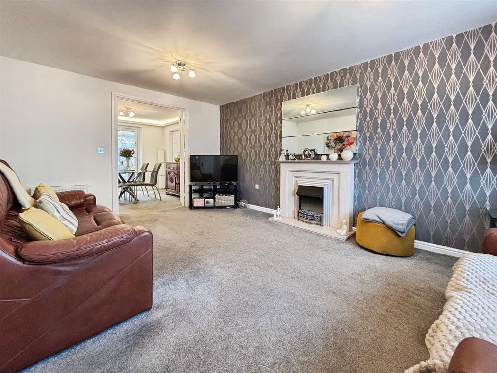 Property photo 3 of 49 Lounge