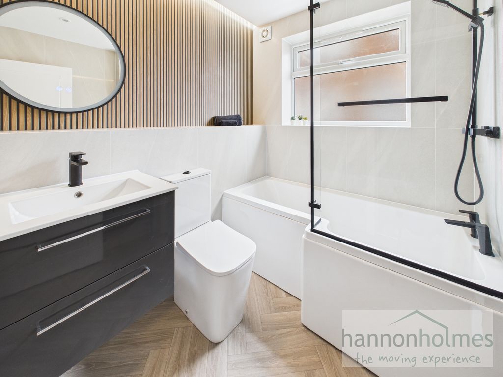 Property photo 3 of 34 Cam05283G0-Pr0114-Still022