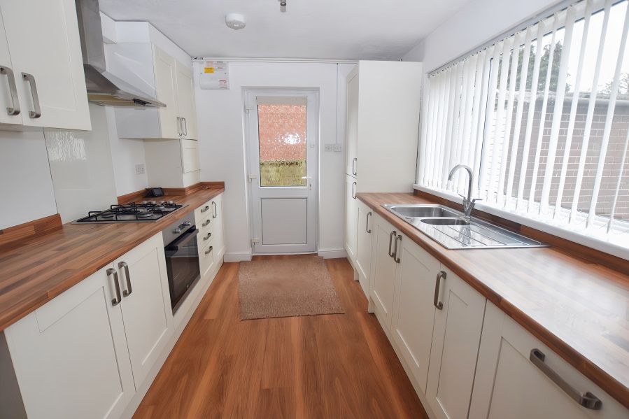 Property photo 2 of 16 Kitchen 3