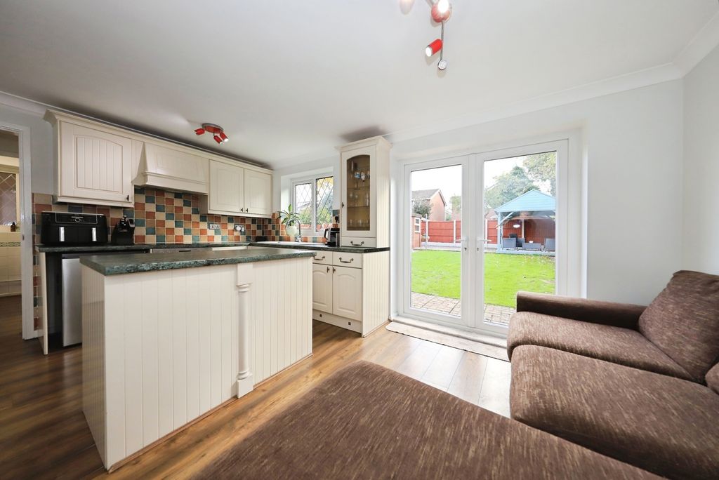 Property photo 3 of 20 Kitchen/Diner