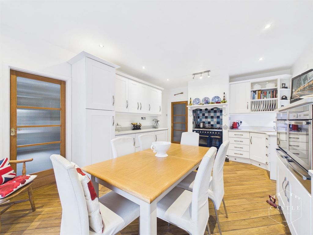 Property photo 3 of 29 Kitchen