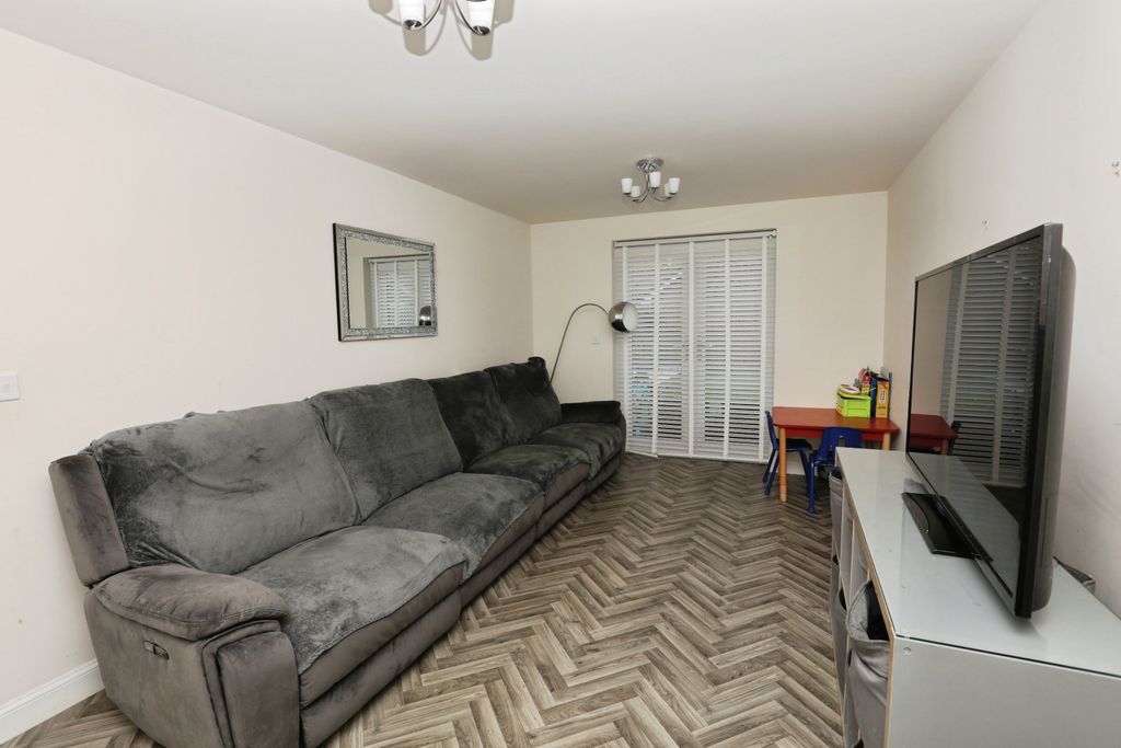 Property photo 2 of 15 Lounge