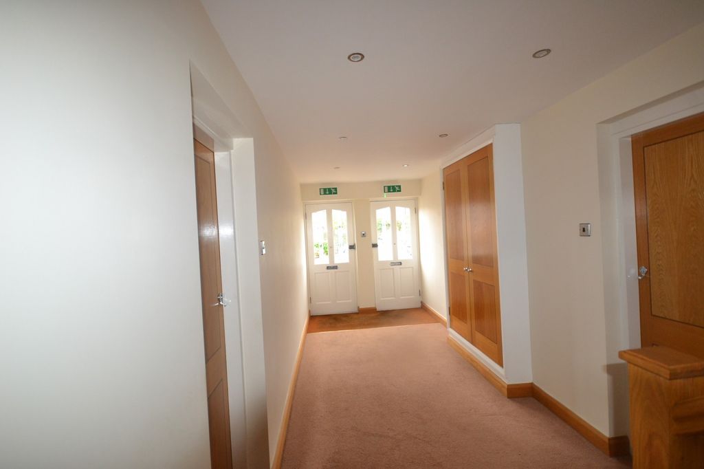 Property photo 2 of 7 Communal