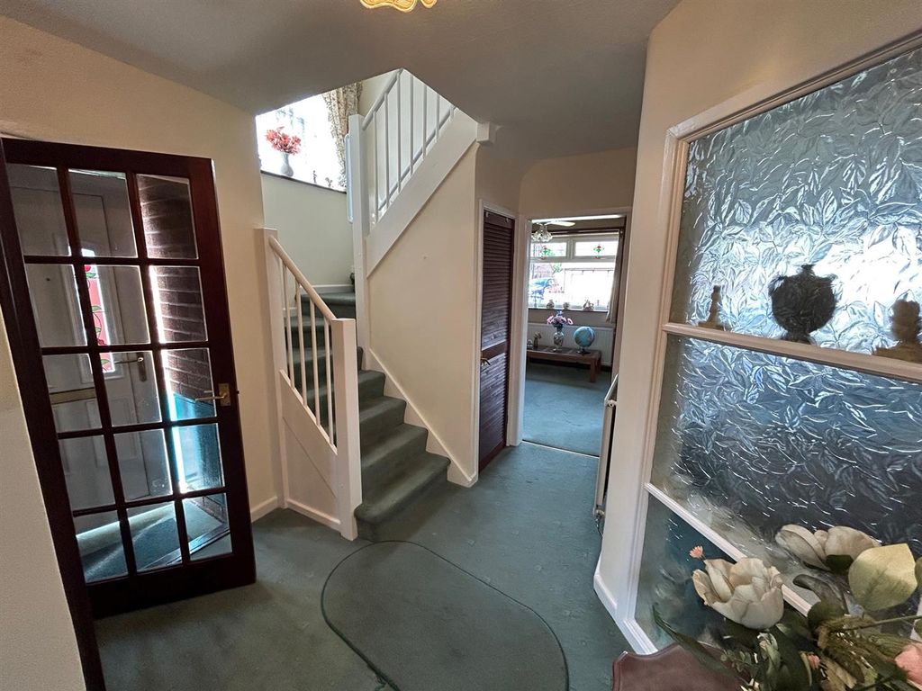Property photo 2 of 11 Hallway.Jpg