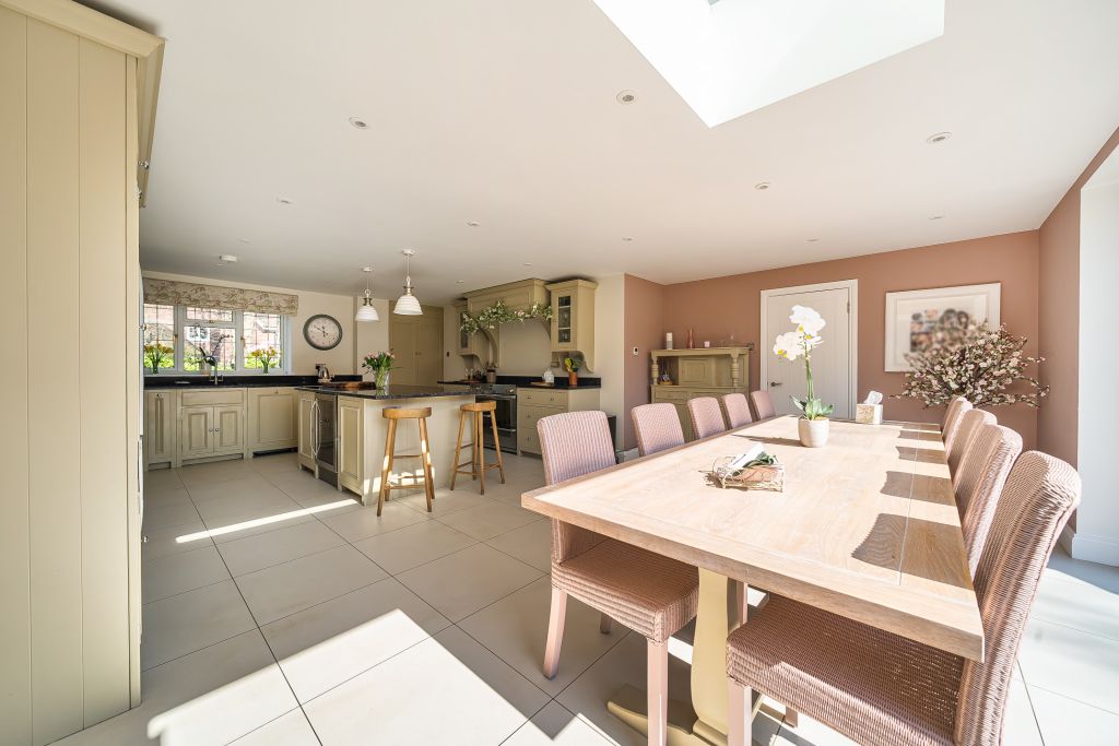 Property photo 3 of 27