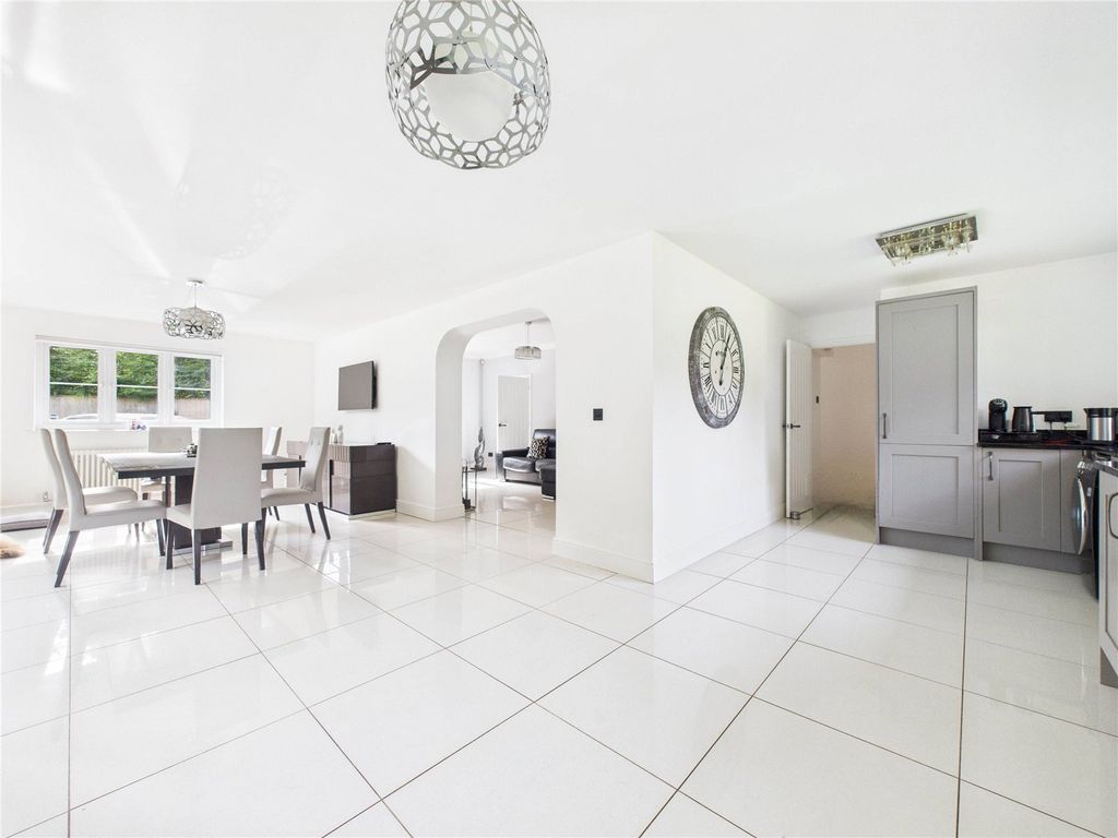Property photo 2 of 25 Picture No. 37