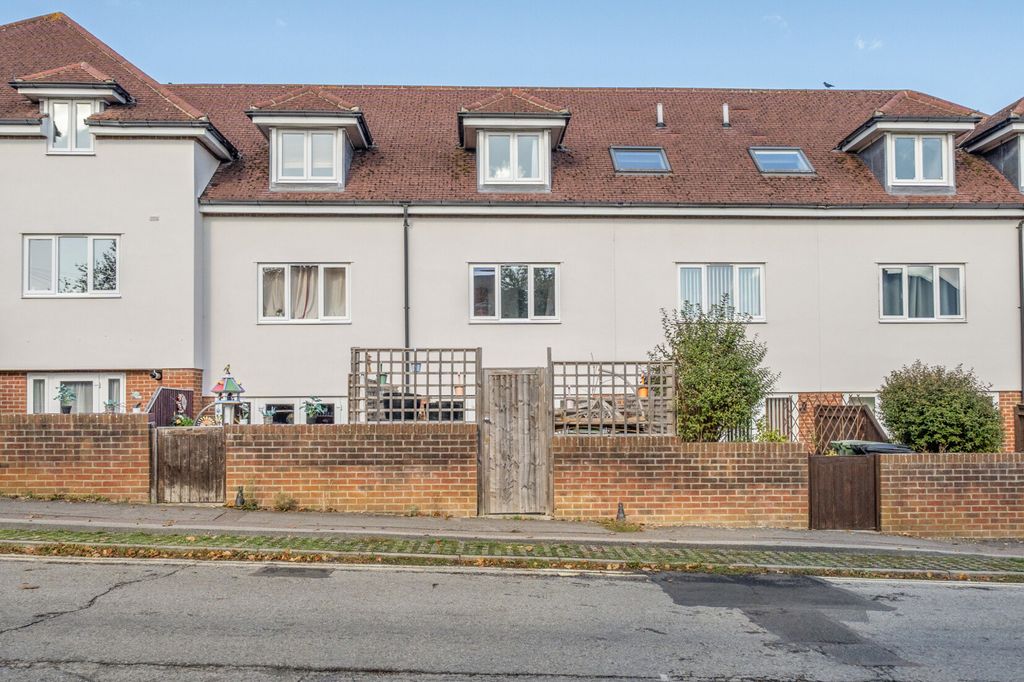 Property photo 1 of 17 External View