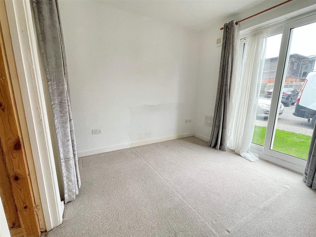 Property photo 3 of 6 Bedroom