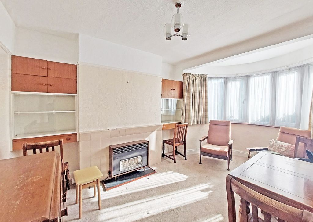Property photo 3 of 17 4577063