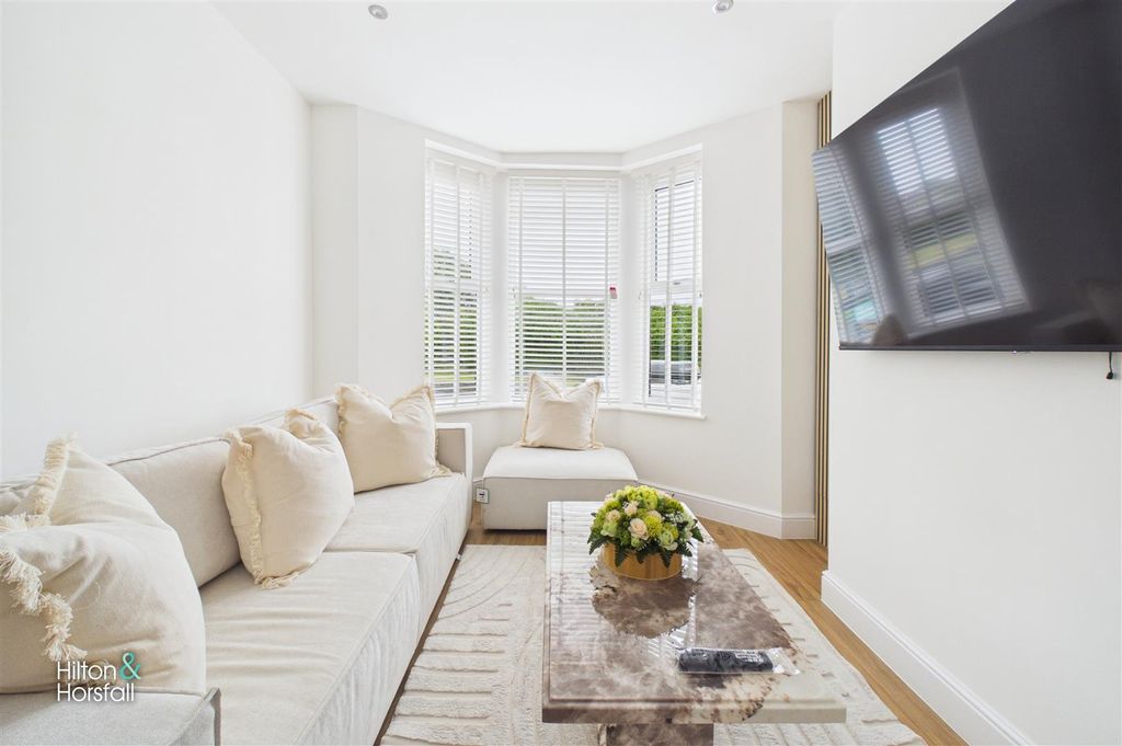 Property photo 3 of 16 Skipton Road