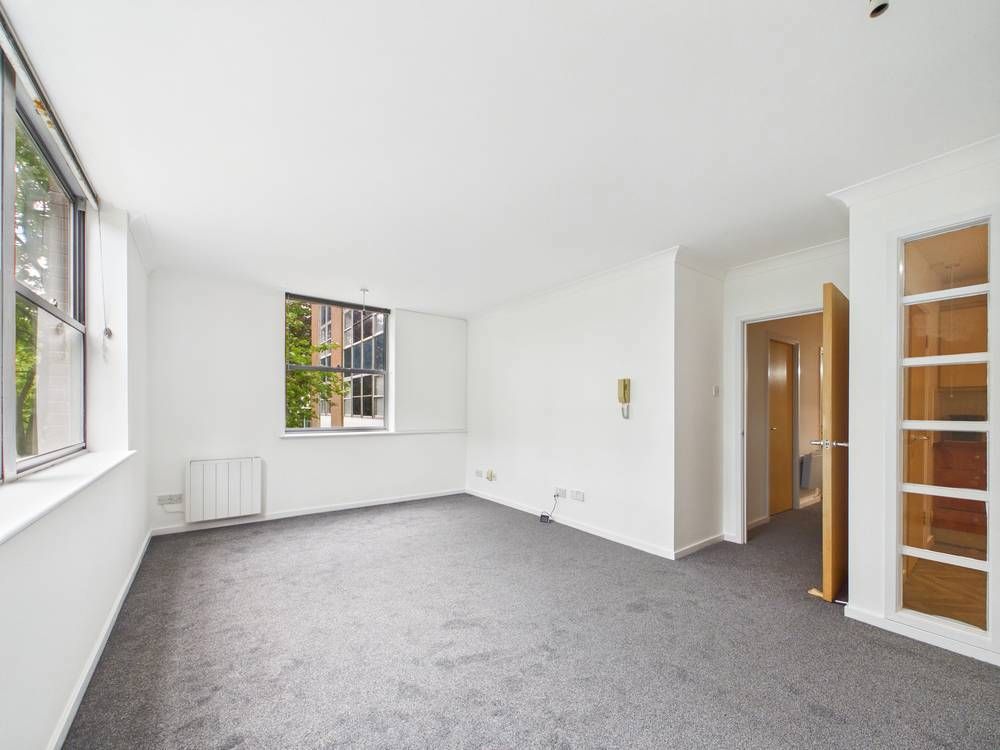 Property photo 3 of 9 Giraffe360-Still008