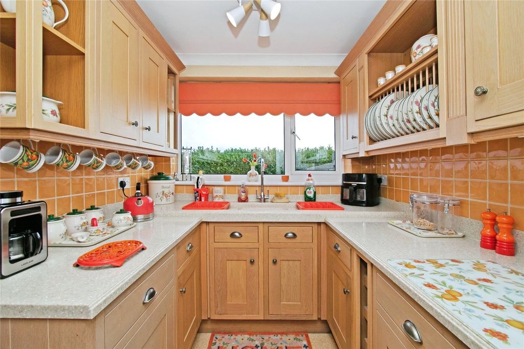 Property photo 3 of 18 Picture No. 12