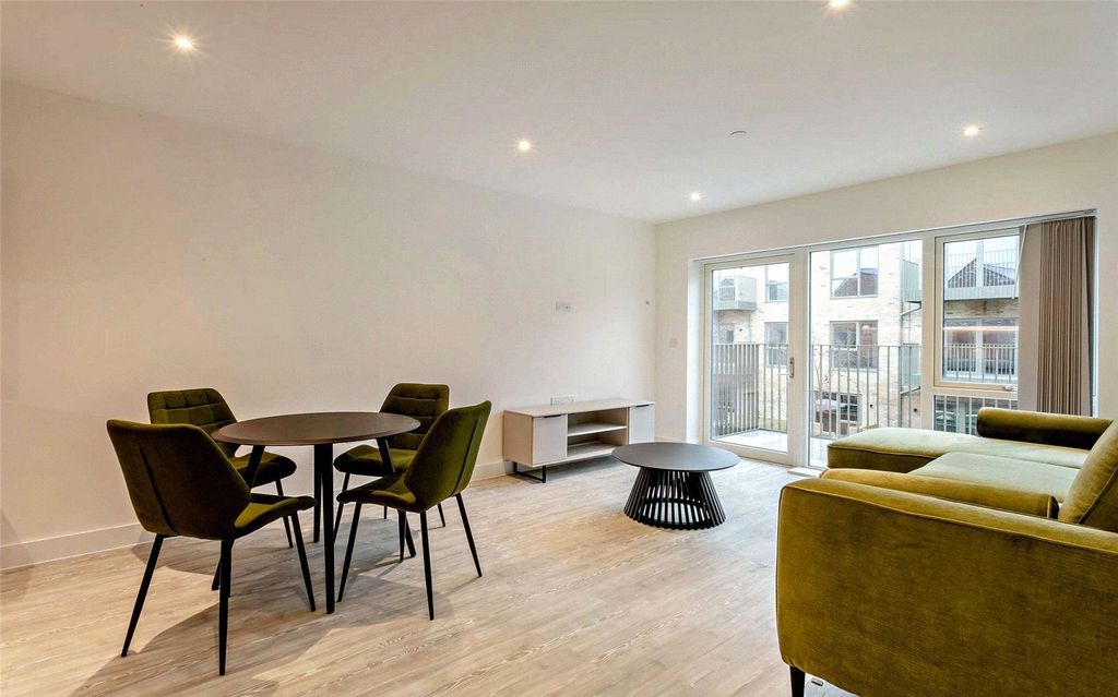 Property photo 2 of 7 Kitchen/Lounge