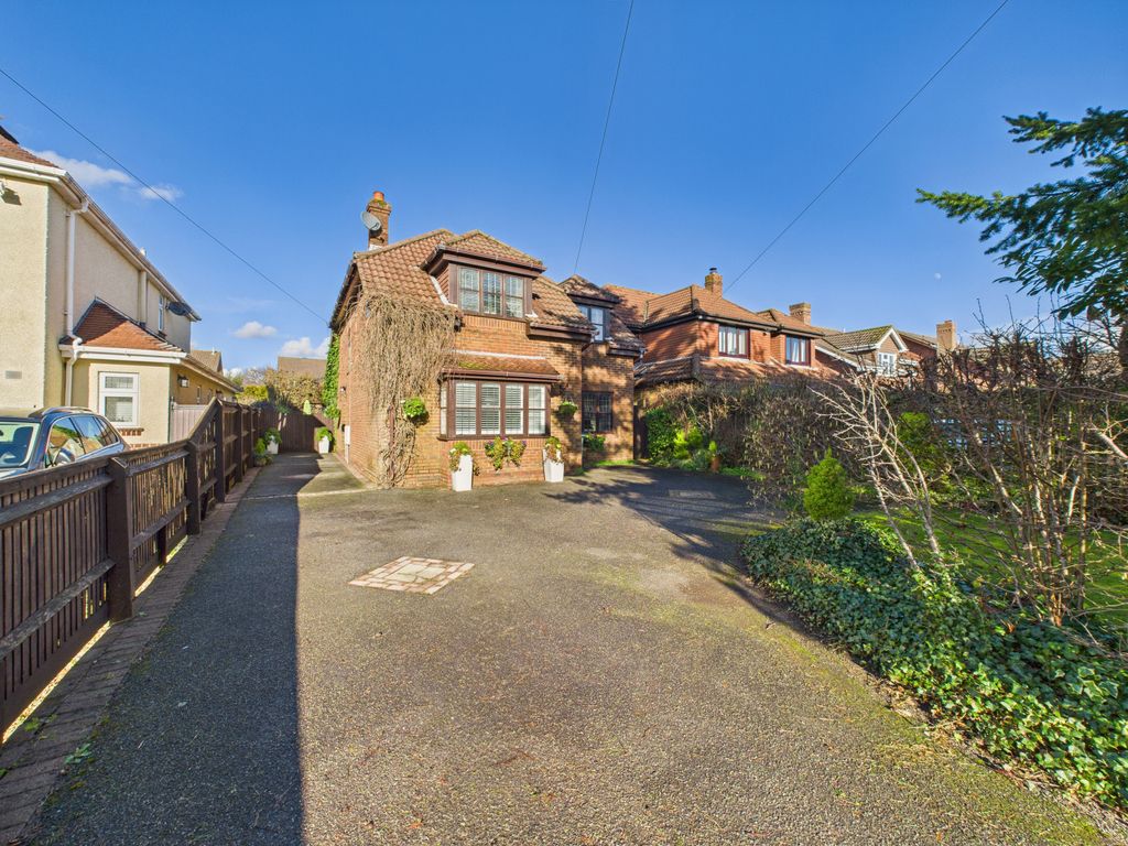 Property photo 1 of 16 Four-Bedroom Detached House For Sale