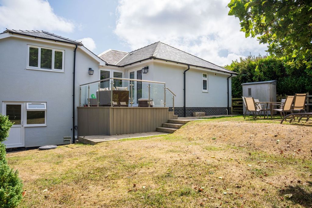 Property photo 3 of 40
