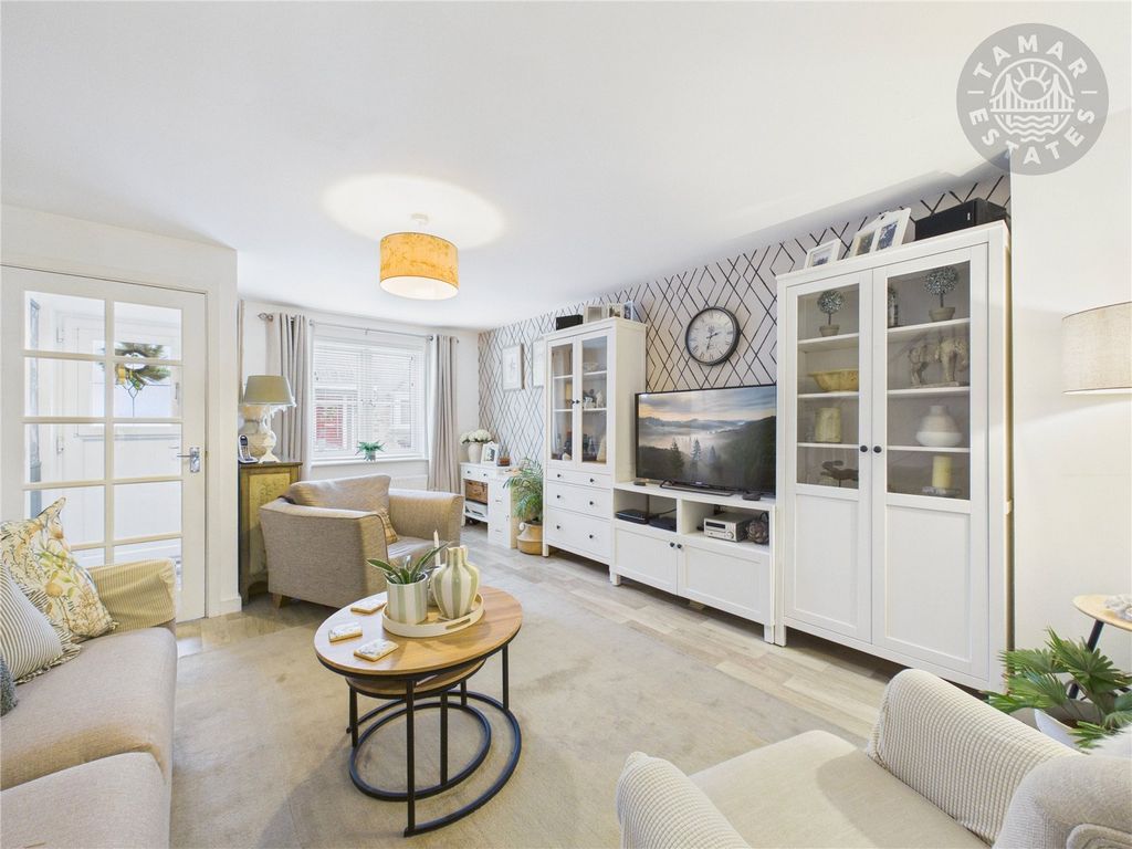 Property photo 2 of 18 Lounge/Dining Room