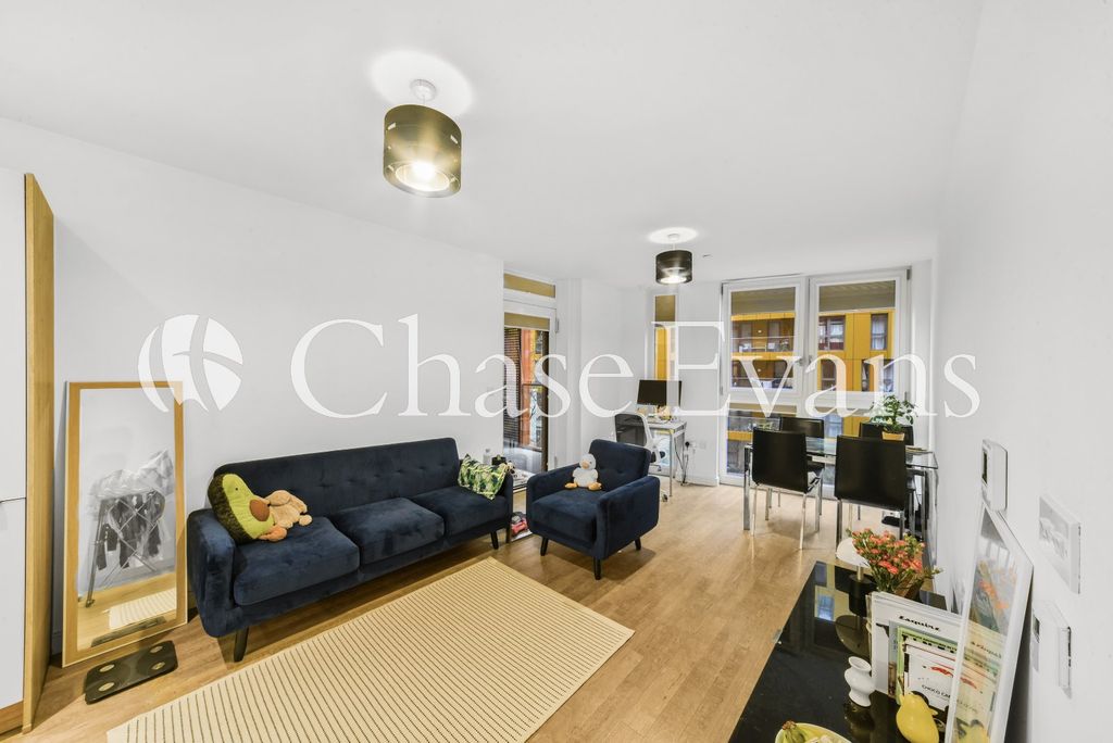 Property photo 1 of 18 Living Area