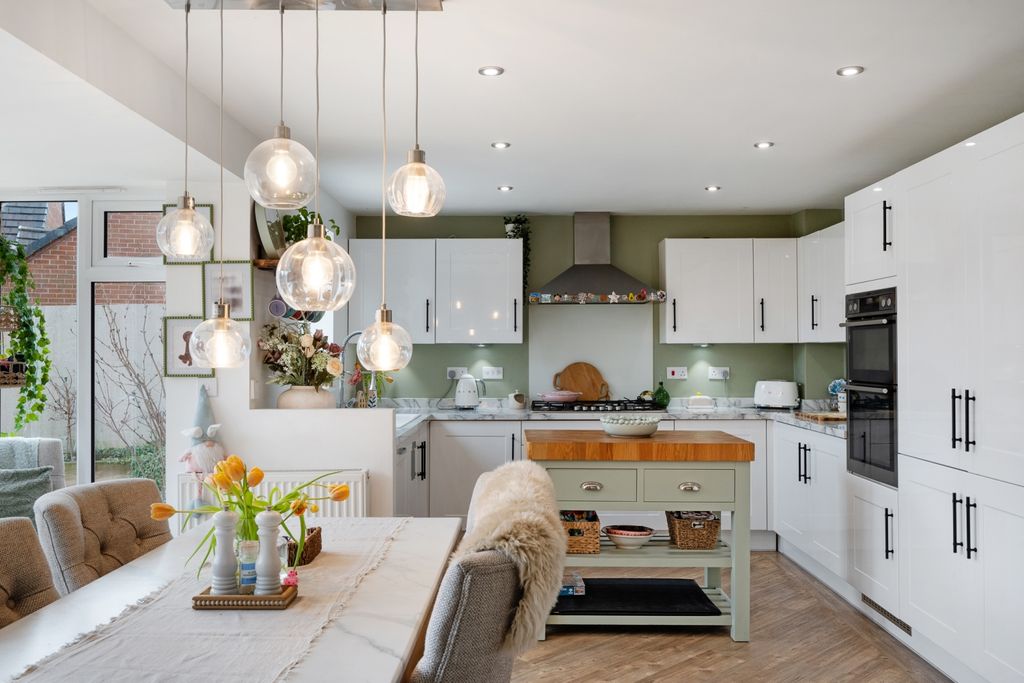 Property photo 2 of 48 Mosses Road-26