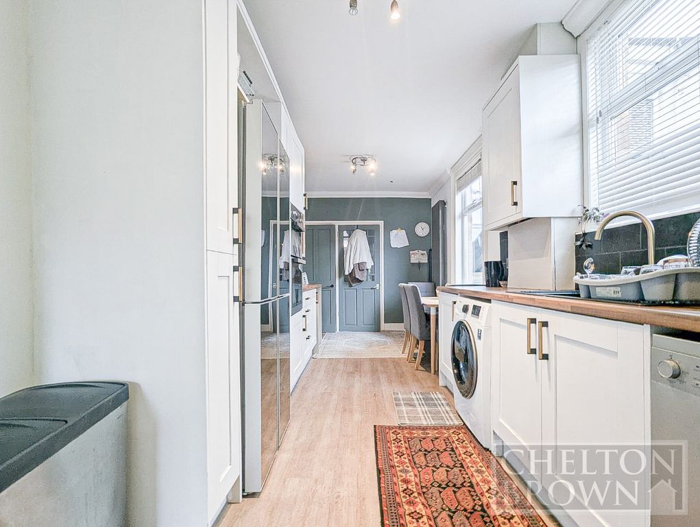Property photo 2 of 31 Kitchen