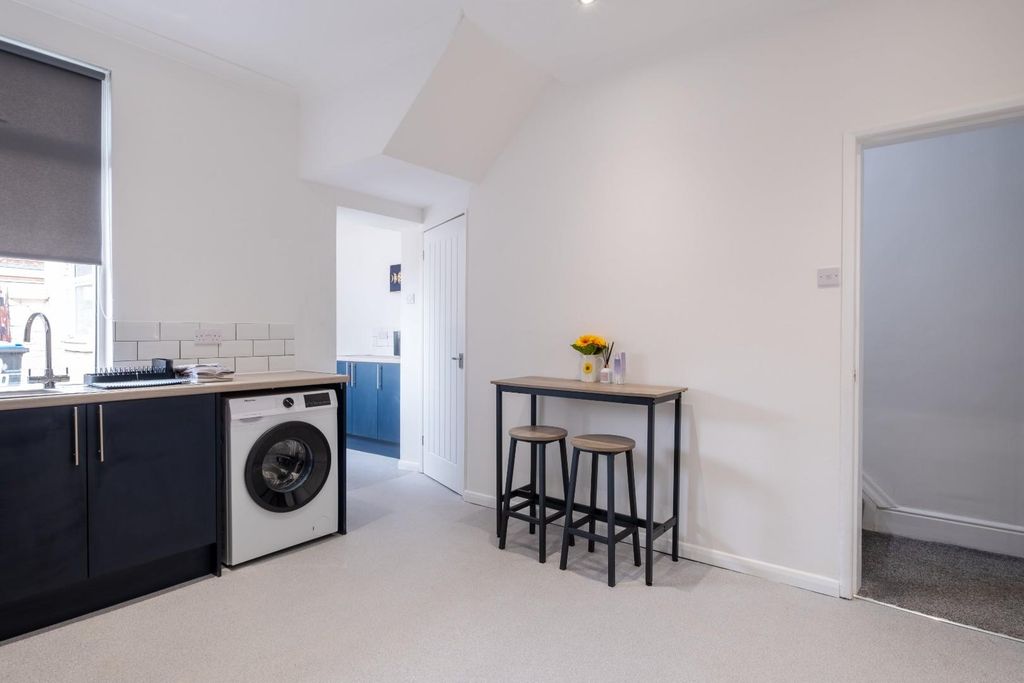 Property photo 3 of 14 20 Rosemount Road-43-Min-1.Jpg