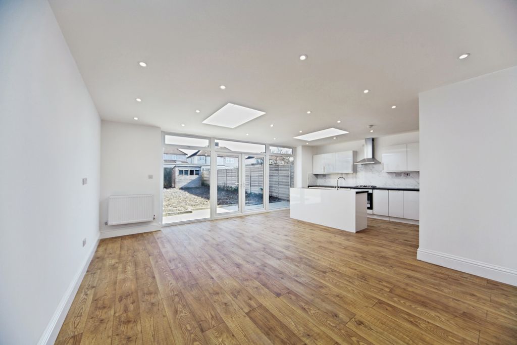 Property photo 2 of 17 Photo