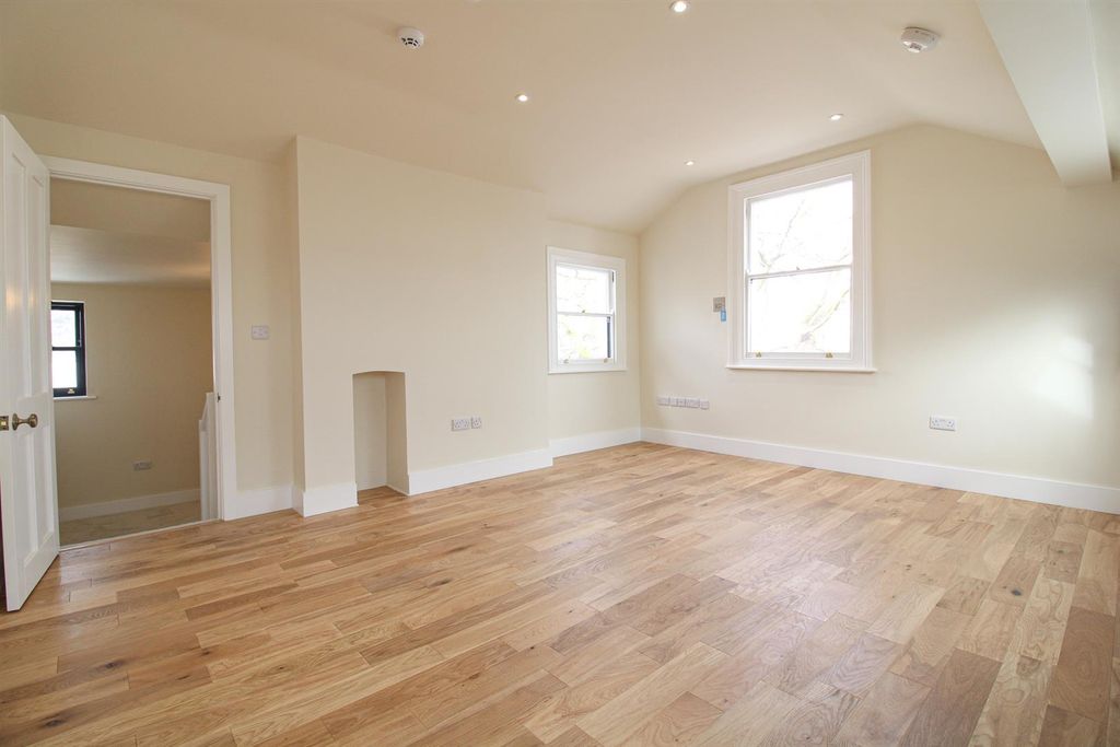 Property photo 2 of 7 Img_2107.Jpg