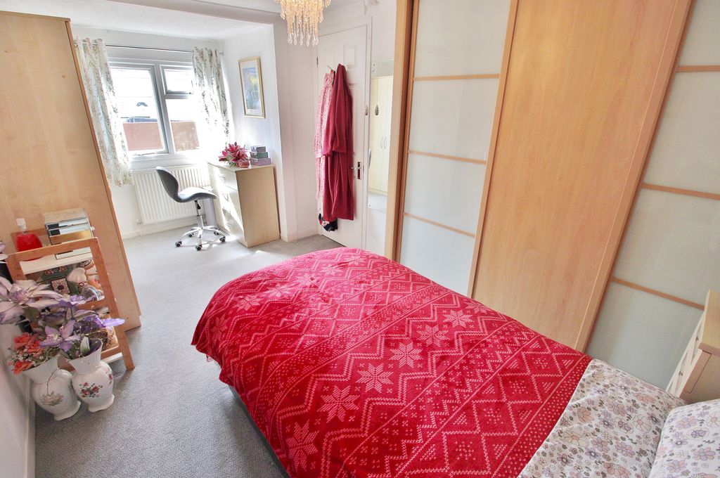 Property photo 2 of 20