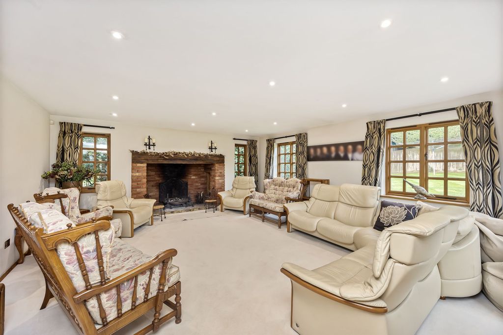 Additional image 10 of 6 bed detached house for saleWildgoose Drive, Horsham RH12