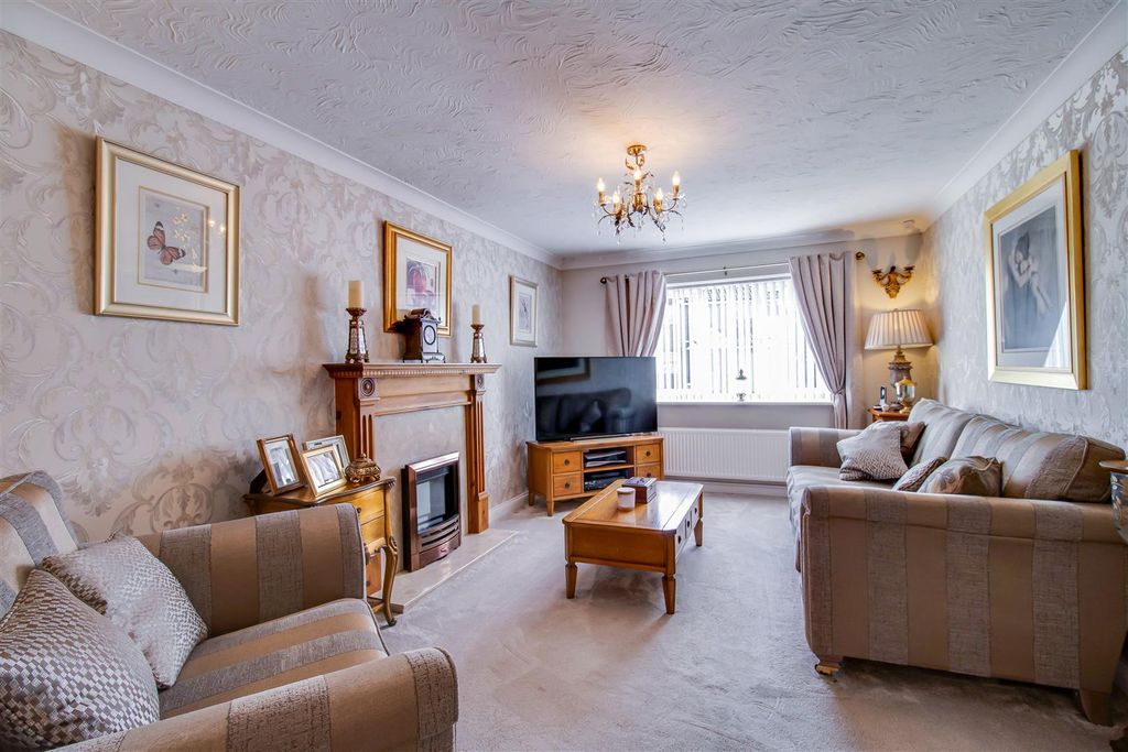 Property photo 3 of 17 Living Room