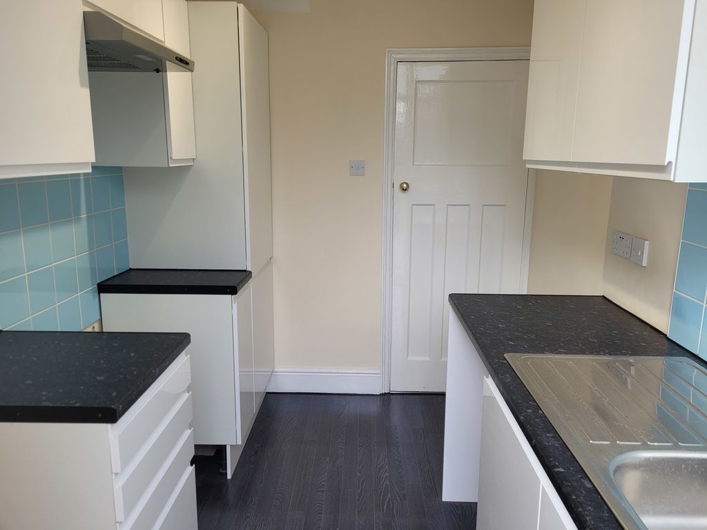 Property photo 3 of 30 Kitchen