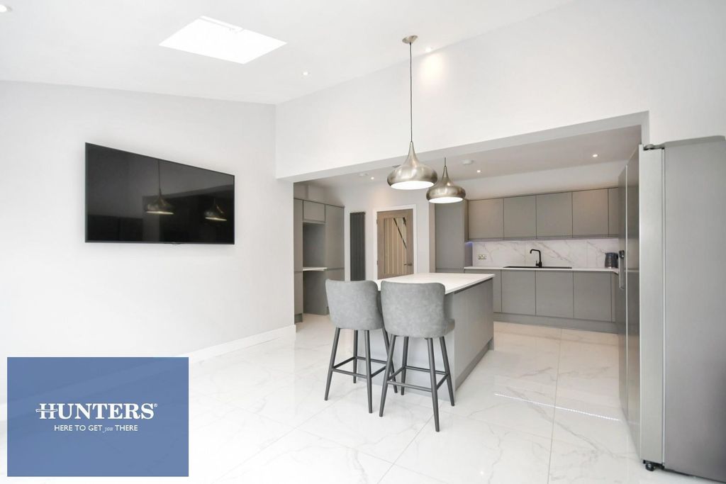 Property photo 3 of 20 Kitchen Diner Family 03.Jpg