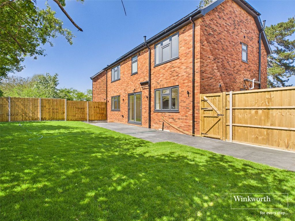 Property photo 2 of 27 Picture No. 23