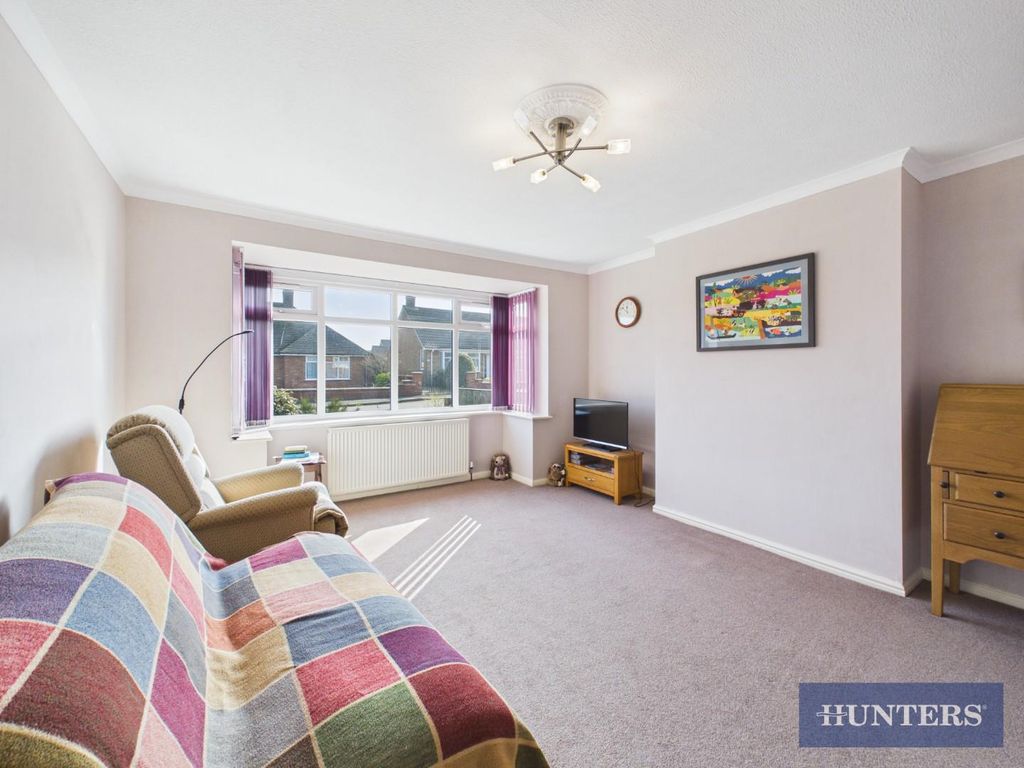 Property photo 3 of 21 Living Room