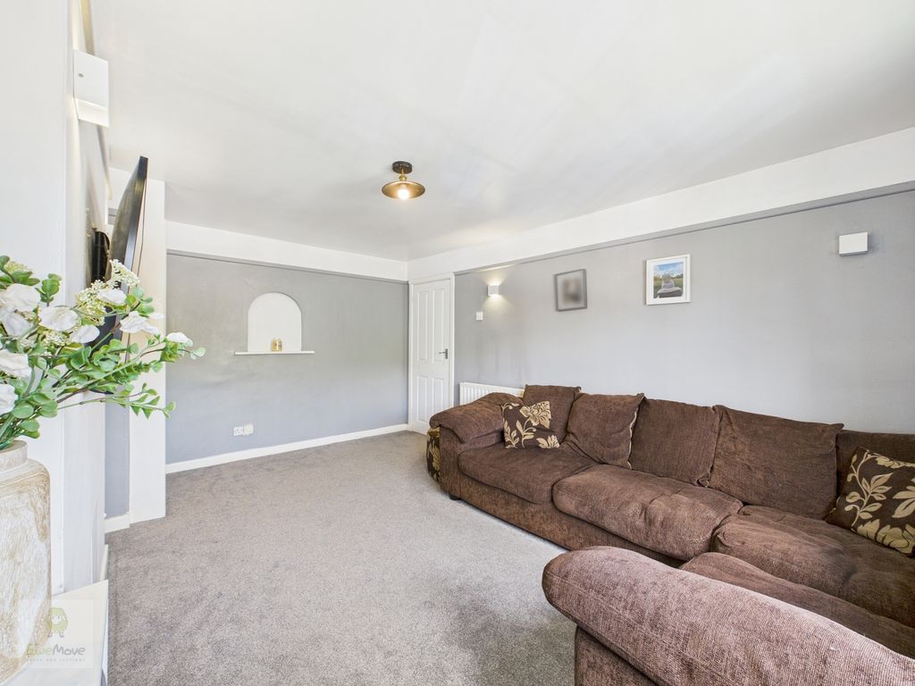 Property photo 3 of 19 Lounge