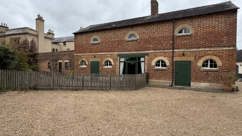 Property photo 1 of 44