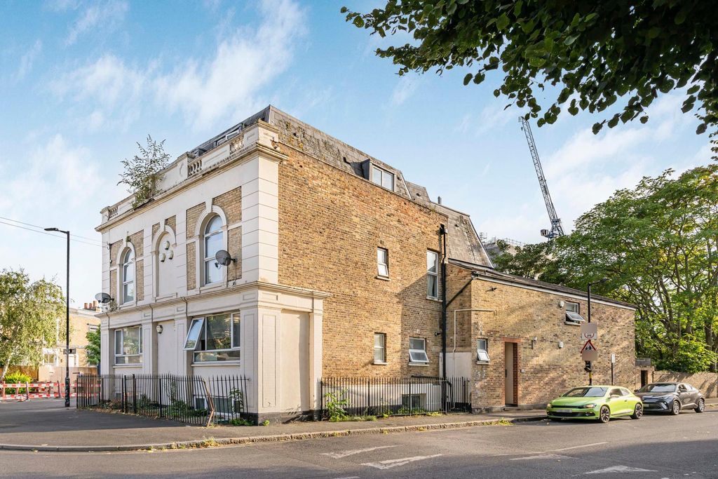 Property photo 3 of 19 Photo 2