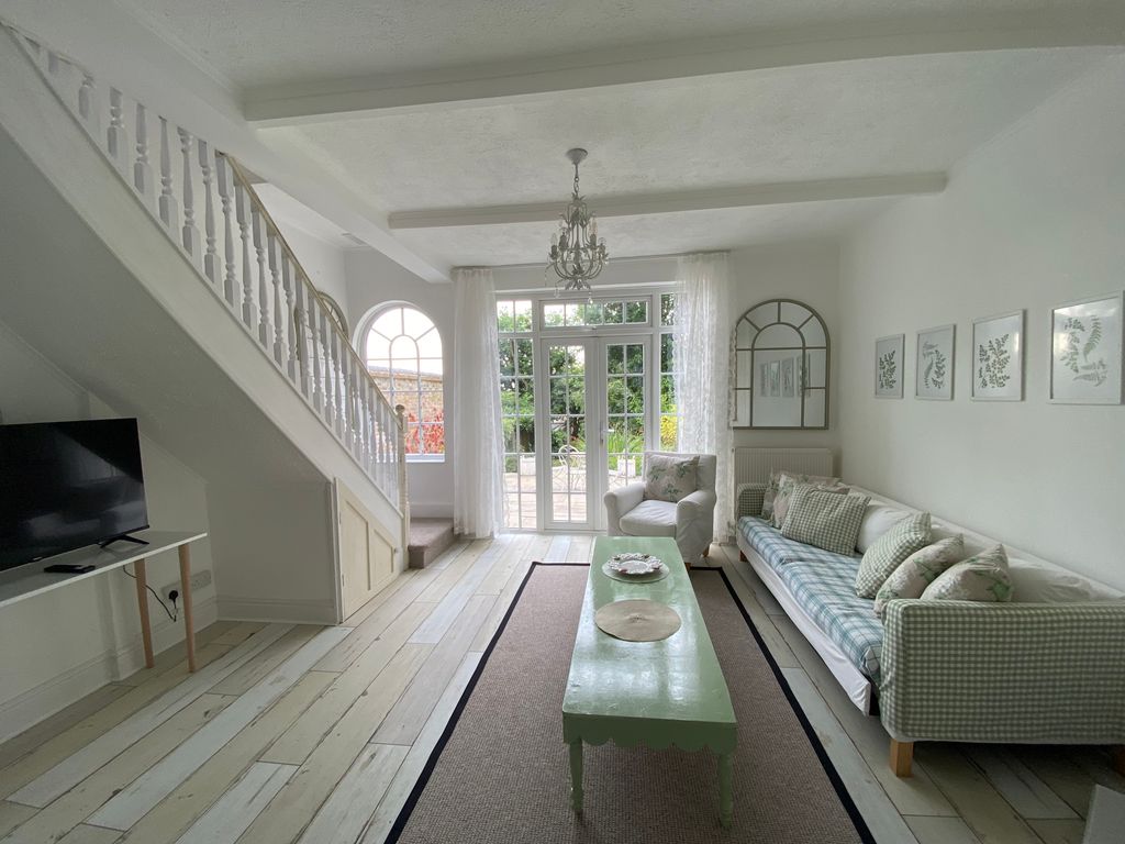 Property photo 1 of 17 Image00038